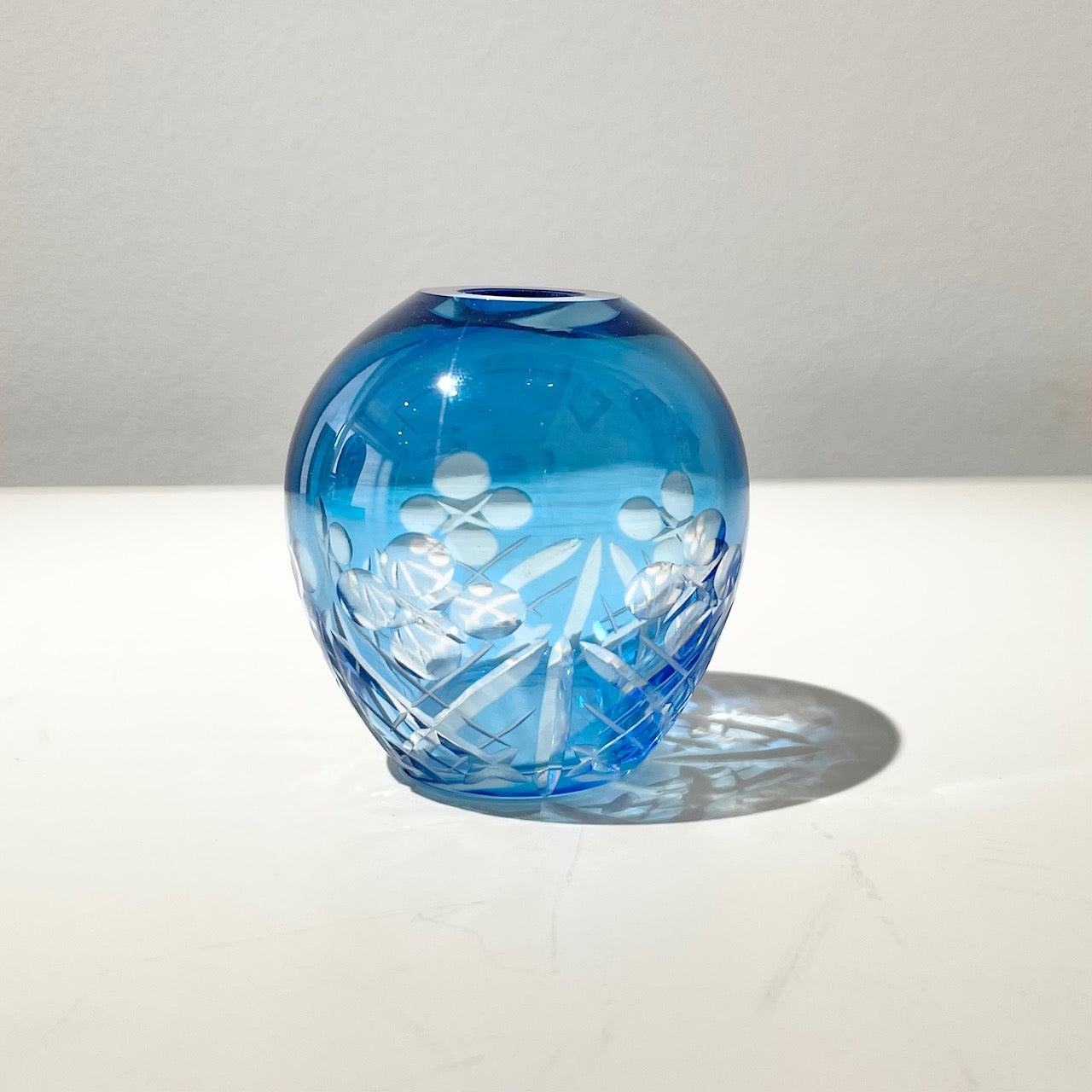 Nakakin Ikisai Kiriko Mini Round Vase